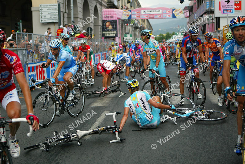 Crash at the finish005p.jpg